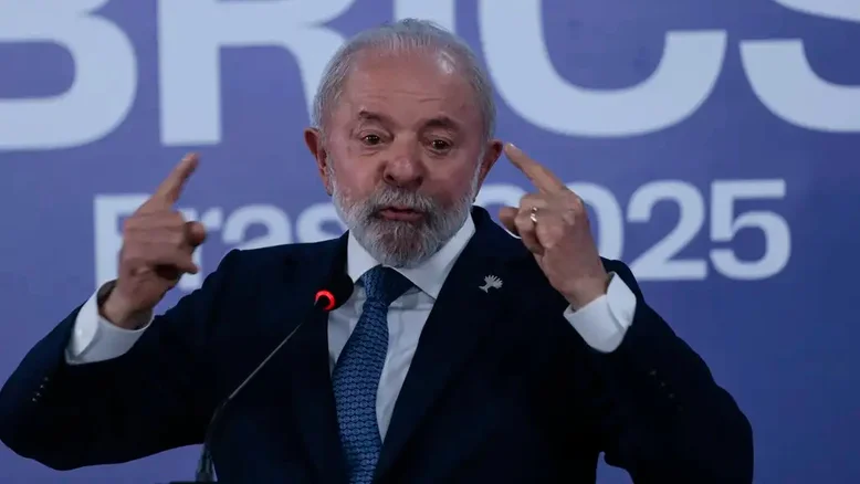 Lula tem queda em rejeição, mas ainda é desaprovado por 51,8%, diz Atlas