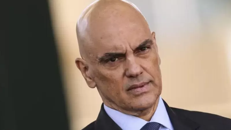 Moraes prorroga investigação contra Eduardo Bolsonaro; saiba detalhes