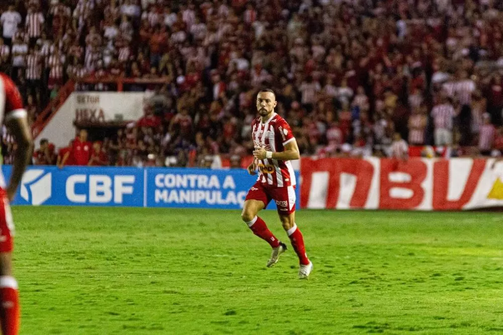 Paulo Sérgio celebra volta aos gramados e vê Náutico focado em se manter no G8