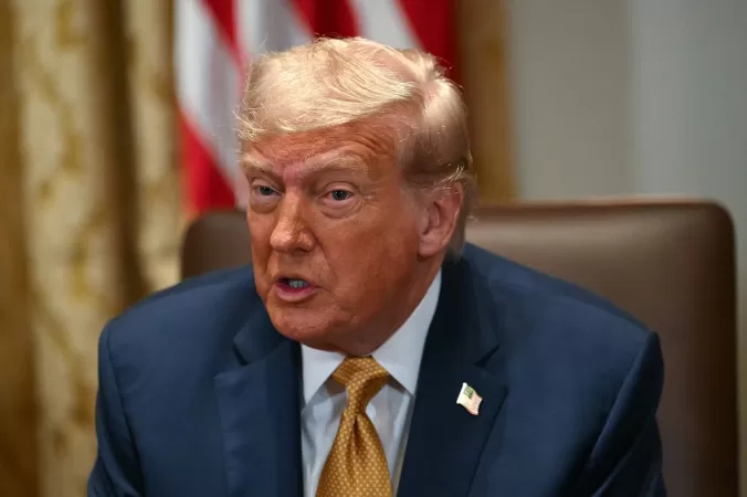 Trump fica irritado ao ser questionado sobre Jeffrey Epstein: ‘Ainda falam desse asqueroso?’