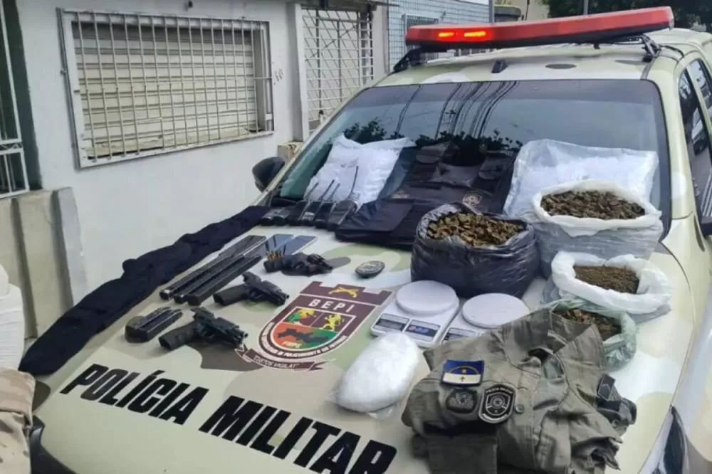 Operação da PM tem 3 suspeitos mortos e apreensão de armas e drogas