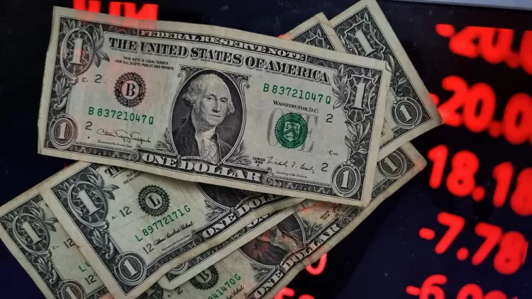 Dólar fecha a R$ 5,50 com tarifas de Trump para o Brasil