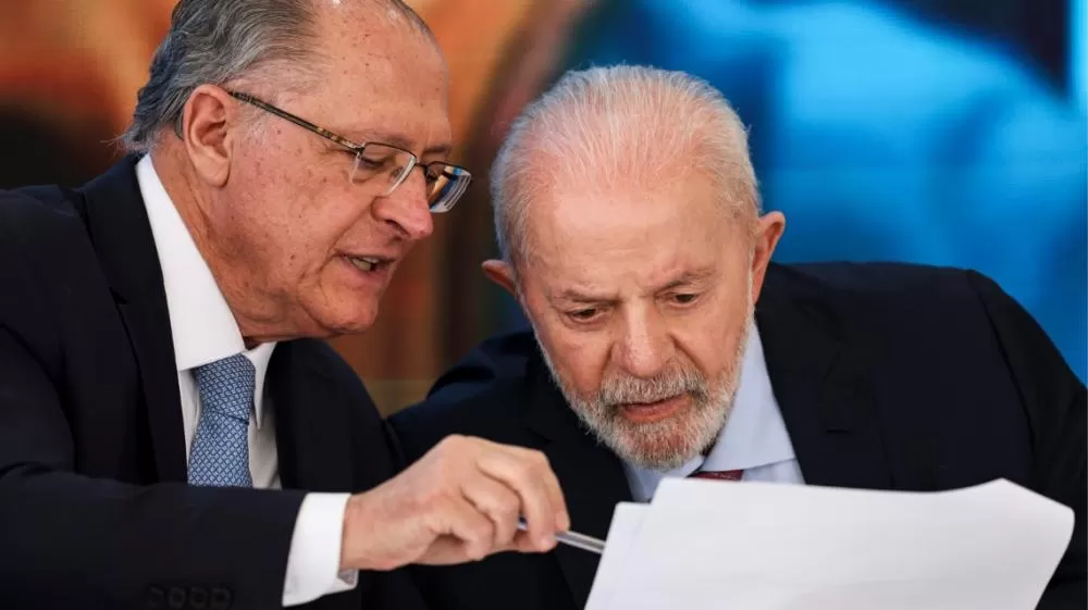 Alckmin acusa “clã Bolsonaro” de “atentado à economia”