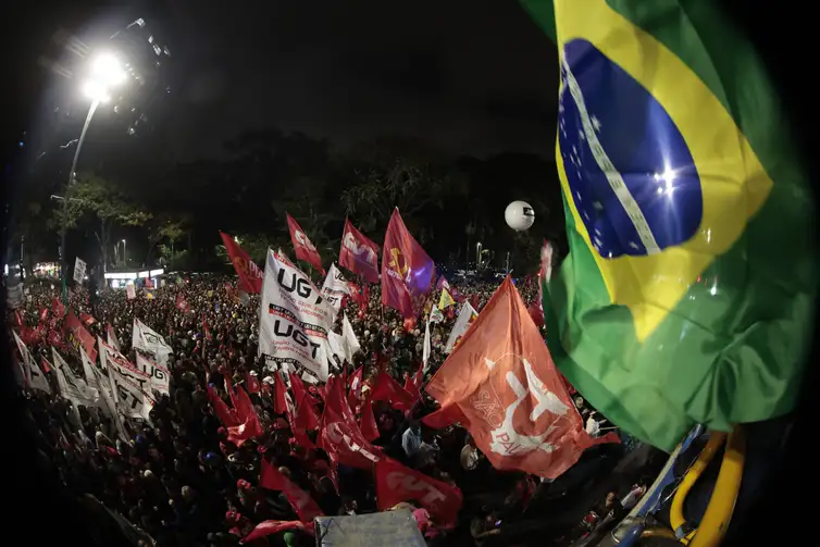 Manifestação de esquerda com foco no Congresso mira em Bolsonaro e Tarcísio
