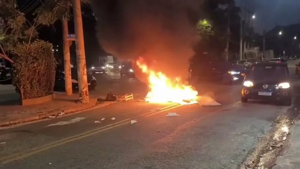 Confronto em Paraisópolis Desencadeia Onda de Violência e Depredação na Zona Sul de SP