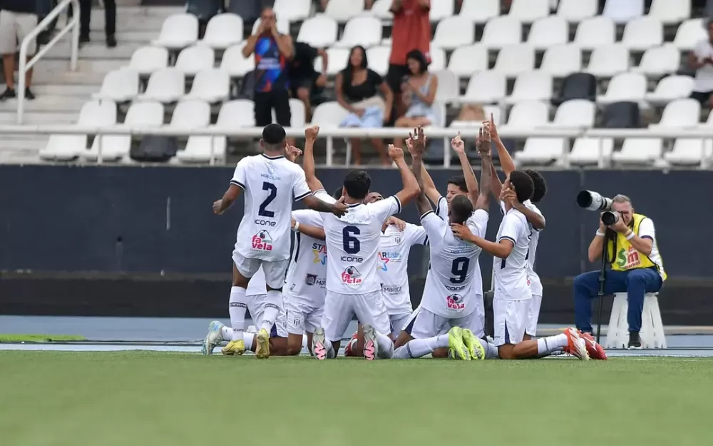 Maricá surpreende e vence Botafogo na estreia do Campeonato Carioca.