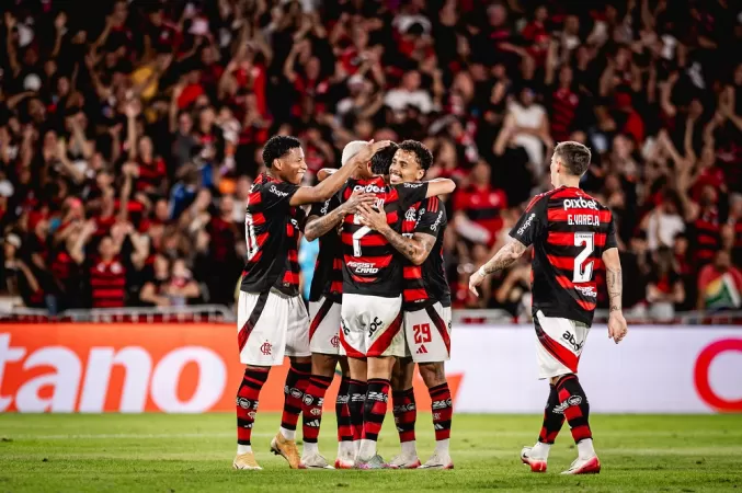 Flamengo vence o São Paulo na volta do Mundial de Clubes e se isola na liderança do Brasileirão