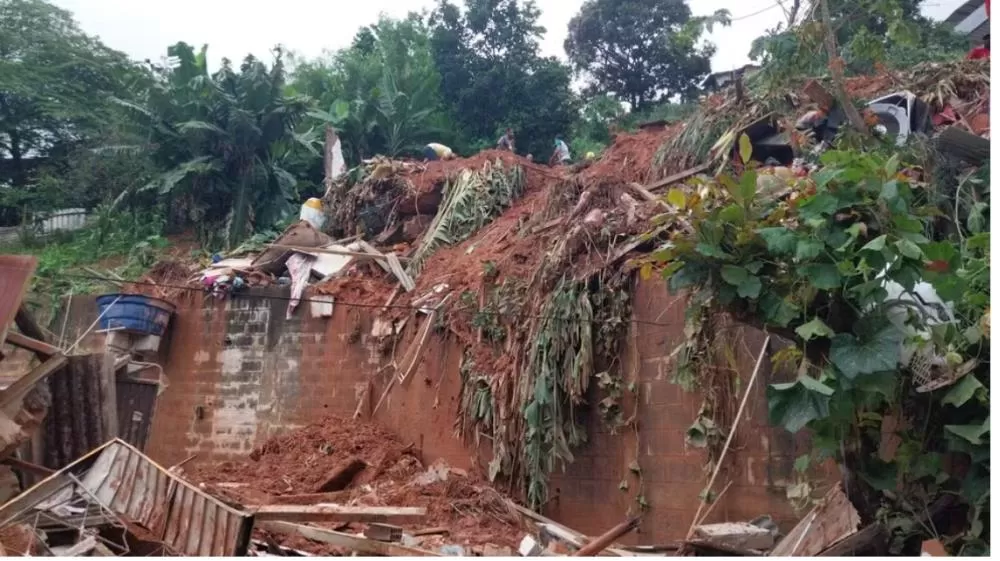 Deslizamentos de terra por temporal causam mortes em Ipatinga e região.