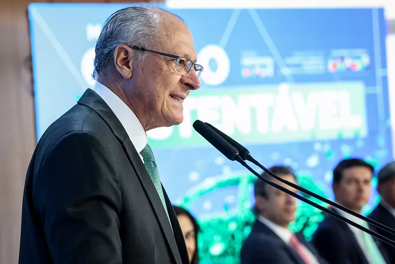 Resposta do governo Lula à tarifa de Trump já tem data, diz Alckmin