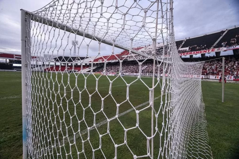 Santa Cruz informa estar realizando “ações paliativas” no estádio do Arruda