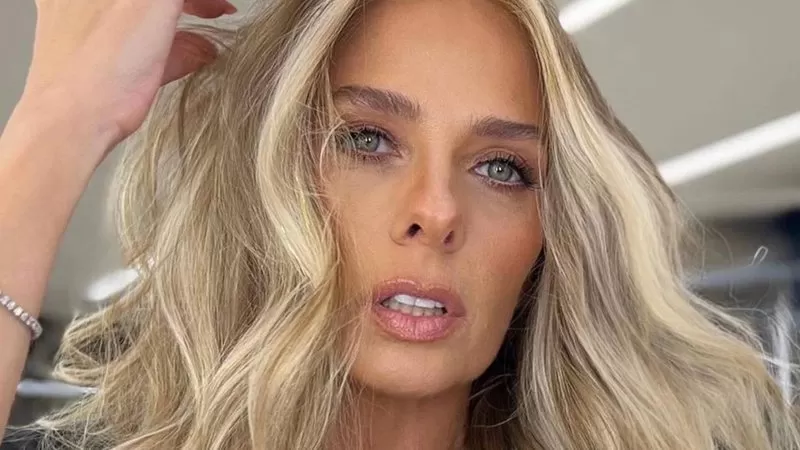 Adriane Galisteu posa nua em ensaio feito pelo marido após críticas sobre magreza; veja fotos