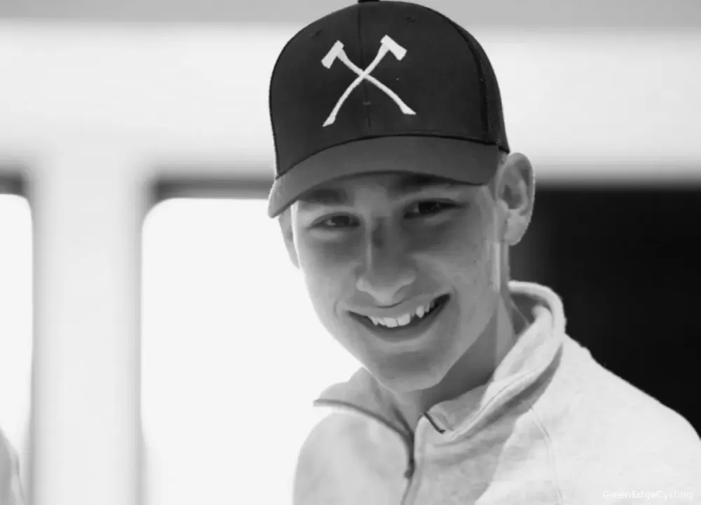 Promessa do ciclismo italiano morre aos 19 anos após acidente a 70 km/h no Giro del Valle d'Aosta