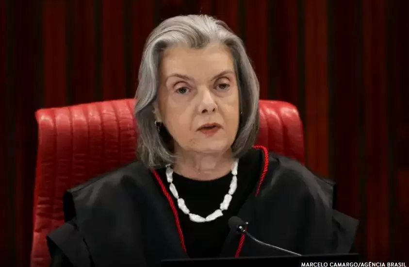 Senadores pedem impeachment de Cármen Lúcia por declaração sobre “pequenos tiranos”