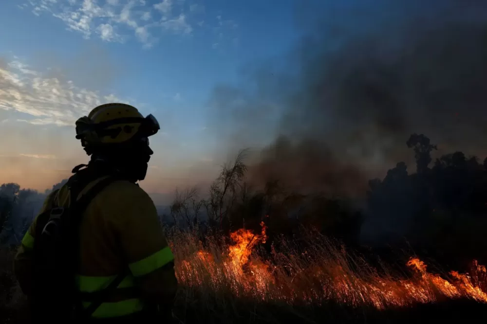 Incêndios florestais na Espanha levam nuvem de fumaça para Madri