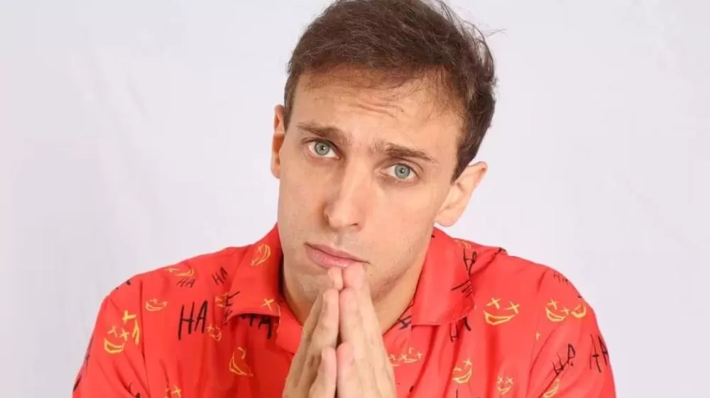 Justiça rejeita ação de prefeitura contra Léo Lins por piadas em show