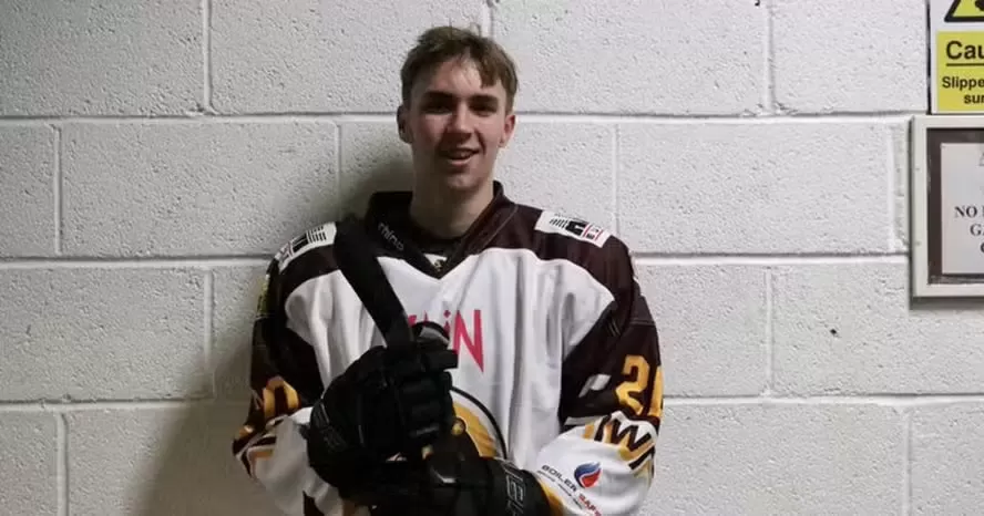 Jovem promessa do hóquei no gelo morre aos 19 anos após cair de hotel em Ibiza