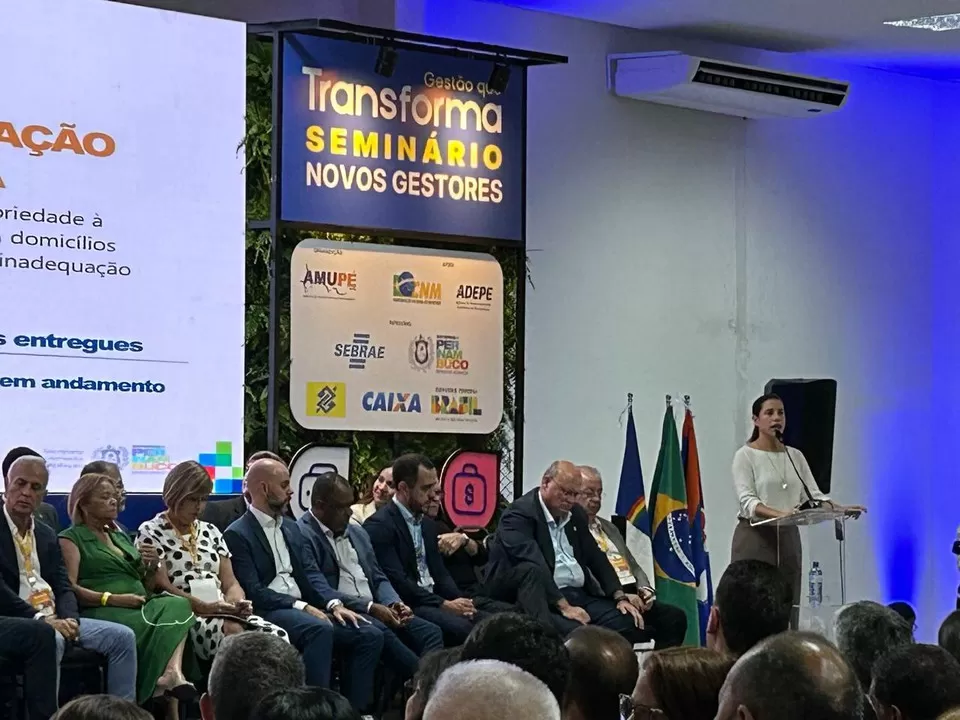 Governadora Raquel Lyra (PSDB) participou de seminário da Amupe nesta segunda-feira (11) (Blog Dantas Barreto)