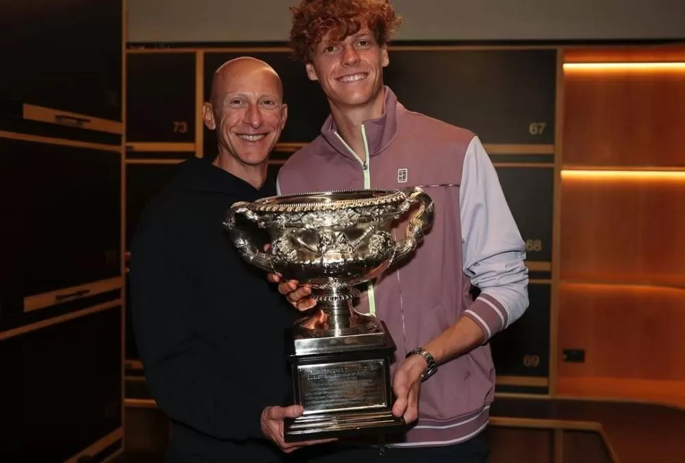 Número 1 do mundo, Sinner demite preparador que “revelou segredos” e recontrata dispensado por erro