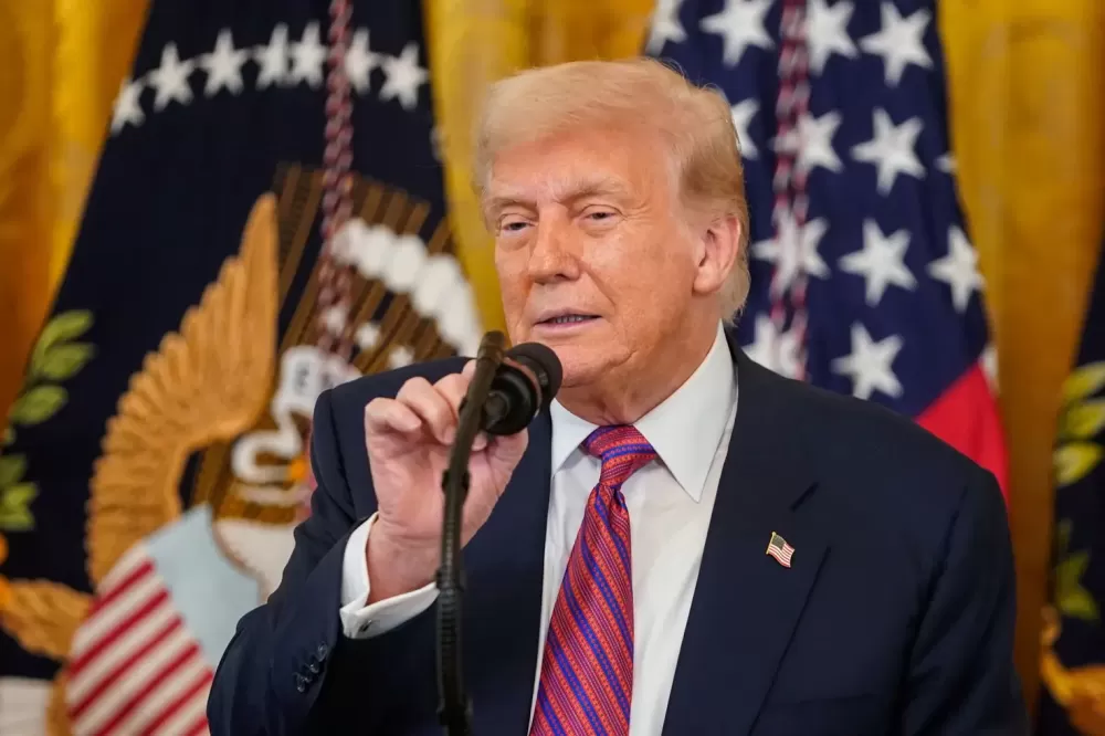 “Vamos ter tarifa de 15% a 50%”, diz Trump, sugerindo aplicar taxa máxima ao Brasil