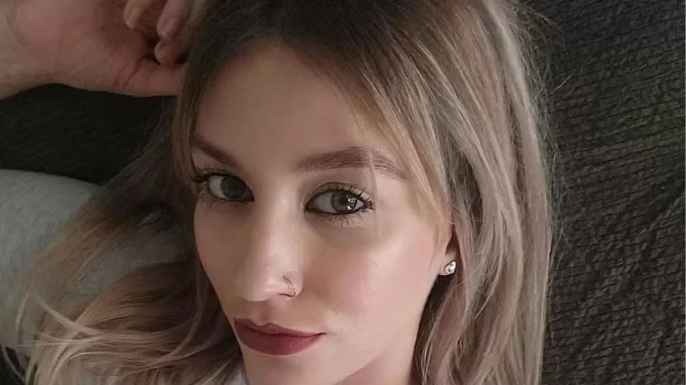 Turista morta pelo namorado chegou ao Brasil um dia antes do crime, diz polícia