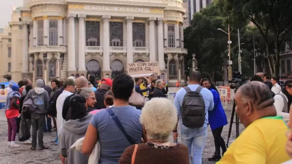 Fãs e artistas se despedem de Preta Gil em velório no Theatro Municipal do Rio