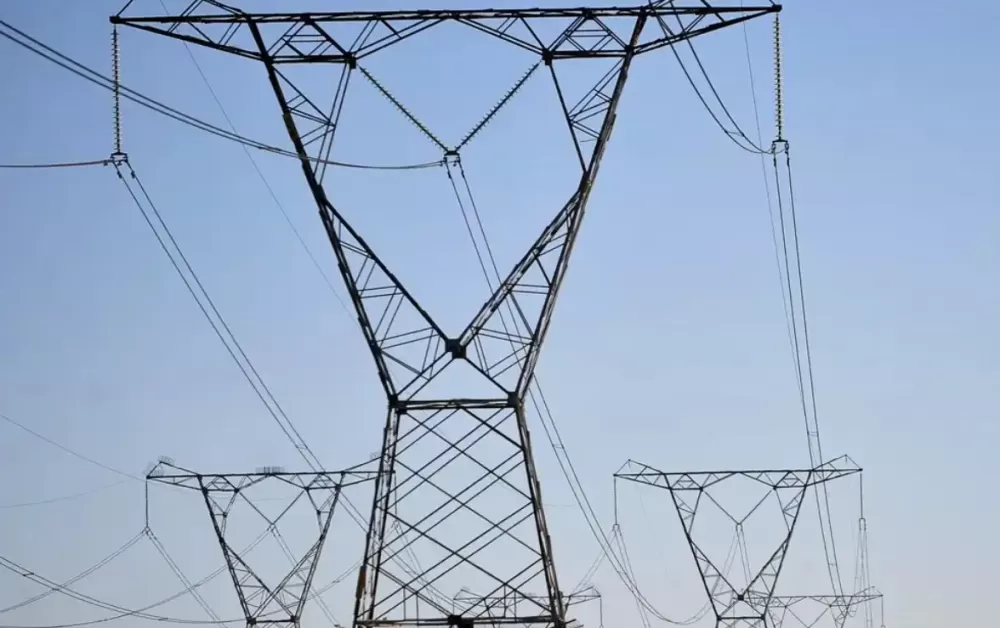 Conta de luz fica ainda mais cara: Aneel anuncia bandeira vermelha 2 para agosto