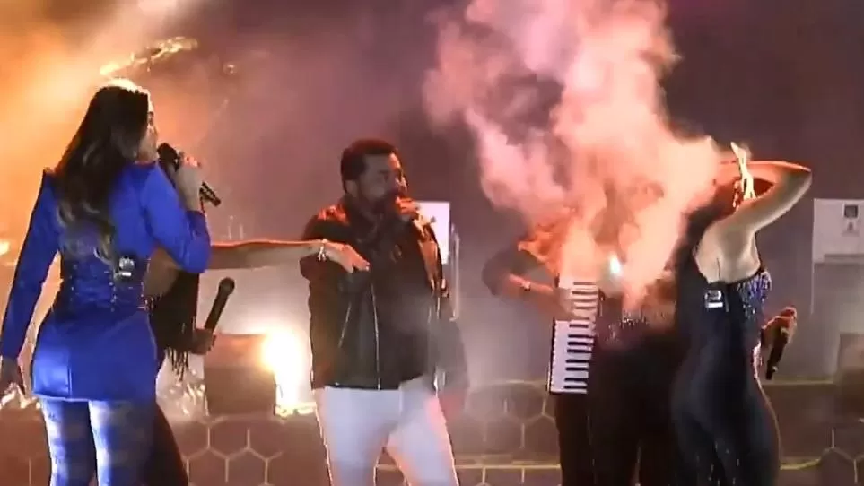 Backing vocal da Limão com Mel é atingida por rajada de fogo durante show em Pernambuco