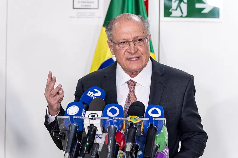 Alckmin diz que Brasil mantém diálogo “reservado” com EUA e prepara plano contra tarifa de Trump
