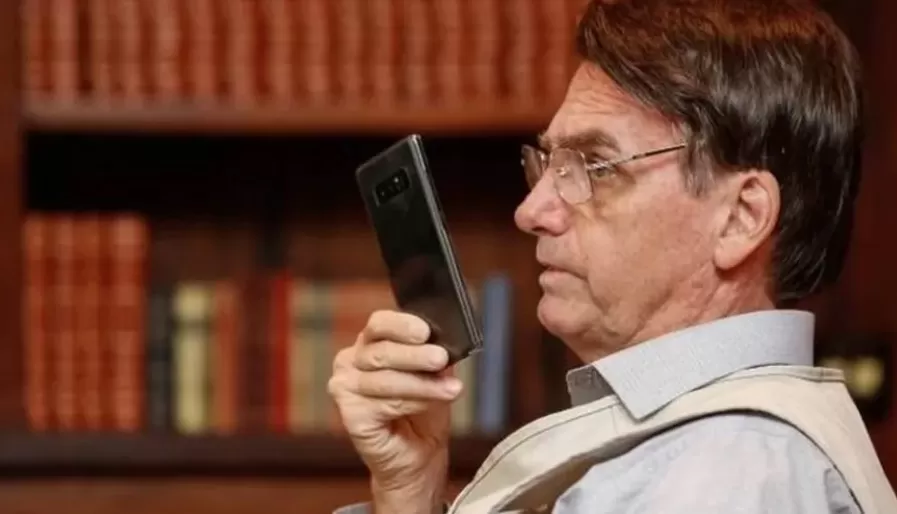 Veja o que a Polícia Federal encontrou no celular de Bolsonaro