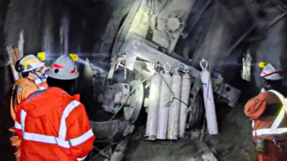 Chile corre contra o tempo para resgatar cinco mineiros presos na maior mina subterrânea de cobre do mundo