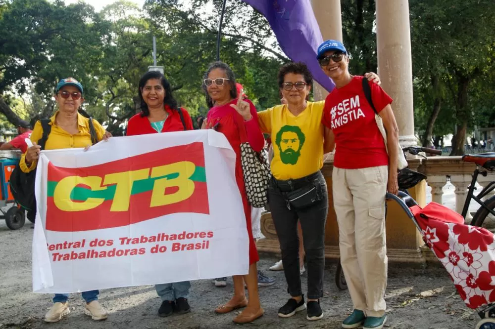 Recife tem mobilização em defesa da soberania