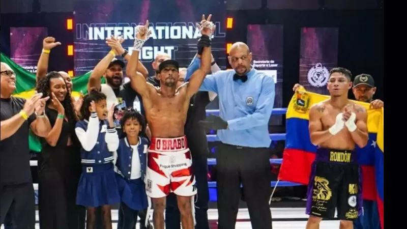 Robson e Hebert Conceição atropelam adversários e vencem por nocaute no Boxing Pro Combat; assista