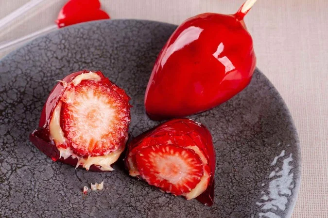 Morango do amor: o doce 'viral' que pode quebrar dentes e preocupa dentistas