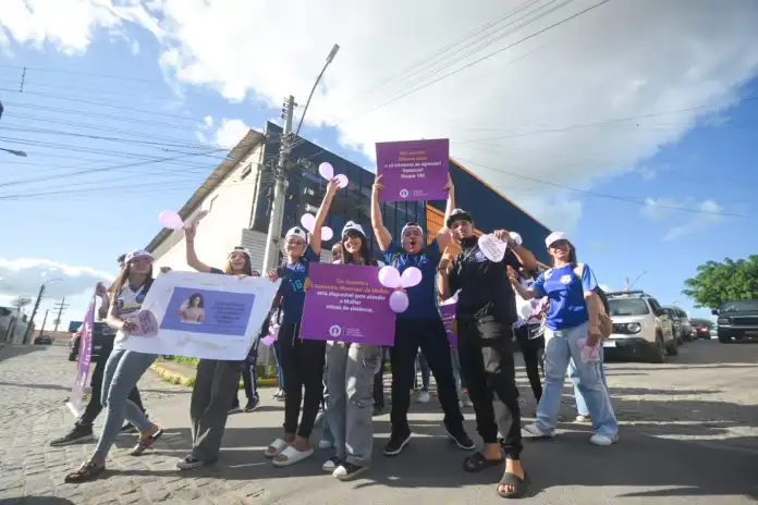 Gravatá mobiliza população em caminhada contra violência de gênero no Agosto Lilás