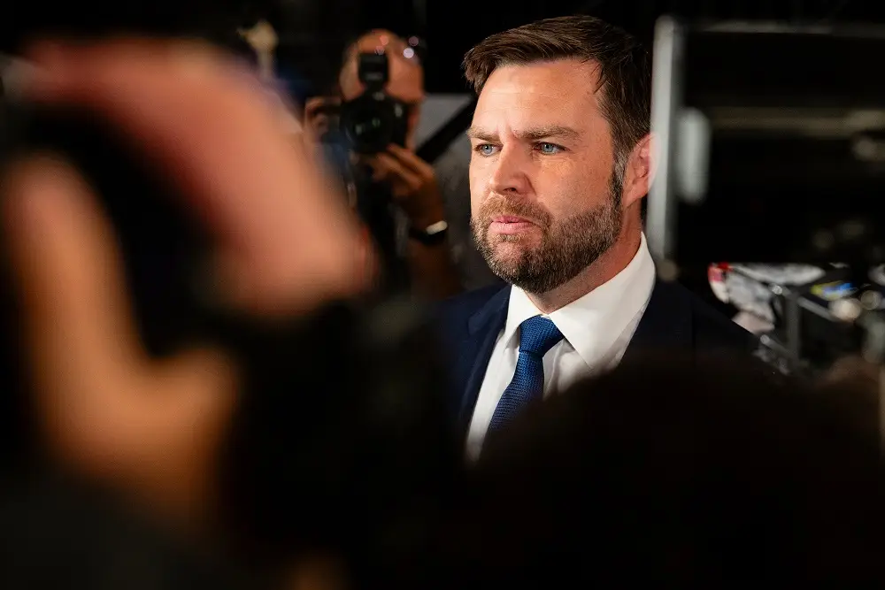 Vice de Trump diz ser improvável que acordo de paz na Ucrânia satisfaça um dos lados