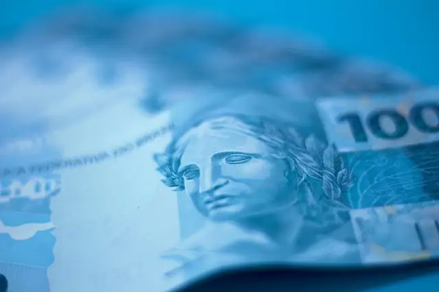 Isenção do IR e Bolsa Família maior podem aumentar renda em 4,2% em 2026, estima XP