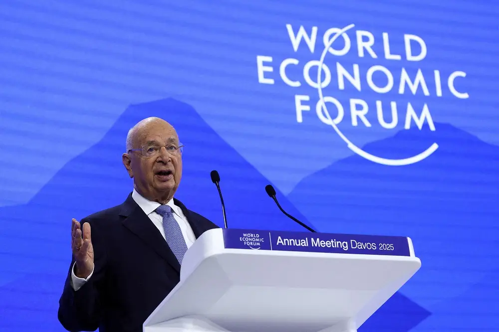 Fórum Econômico Mundial absolve Klaus Schwab e nomeia Larry Fink como co-presidente