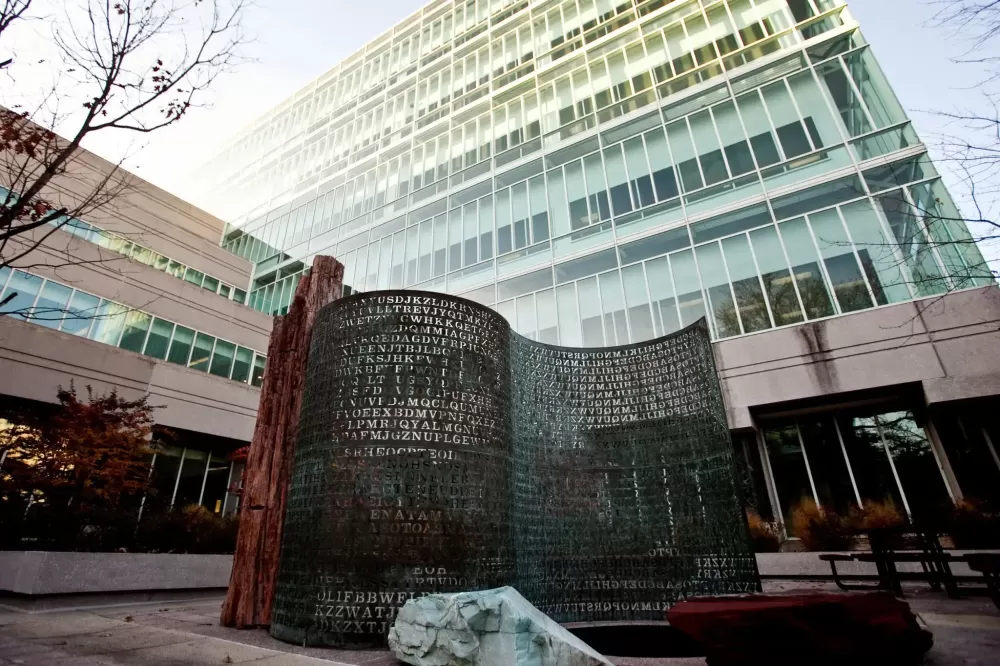 Artista leiloa solução de enigma da CIA após 34 anos; valor pode chegar a R$ 2,7 mi