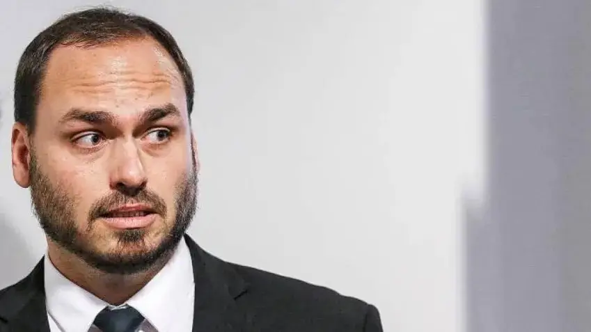 Carlos Bolsonaro compara Brasil à Venezuela e critica “retórica da união” de Moraes