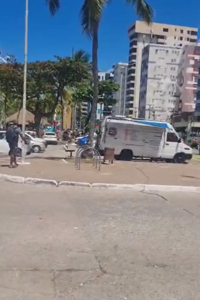Pânico e confusão: vídeo mostra correria após tiros na orla de Maceió
