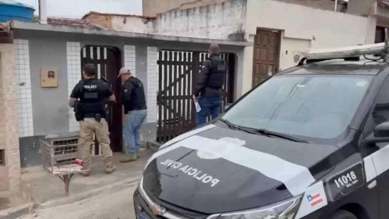 Vídeo: Assista ao momento em que polícia baiana fecha o cerco contra criminosos ligados a facção do RJ
