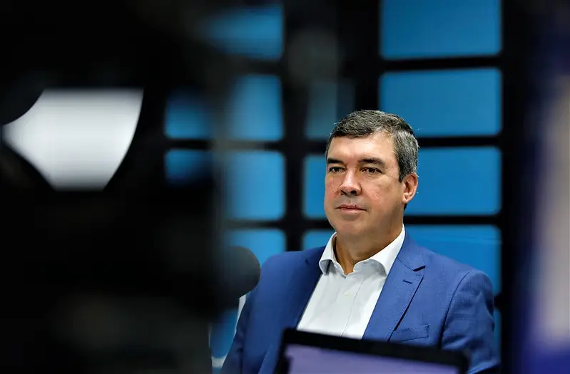 Último governador do PSDB, Eduardo Riedel, do MS, assina filiação ao PP