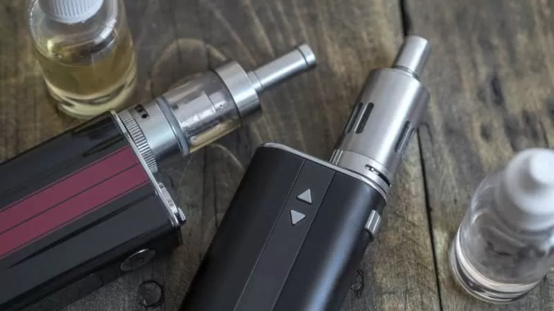 Redes Sociais e sites de e-commerce recebem prazo para retirada de conteúdos sobre cigarro eletrônico; saiba motivo