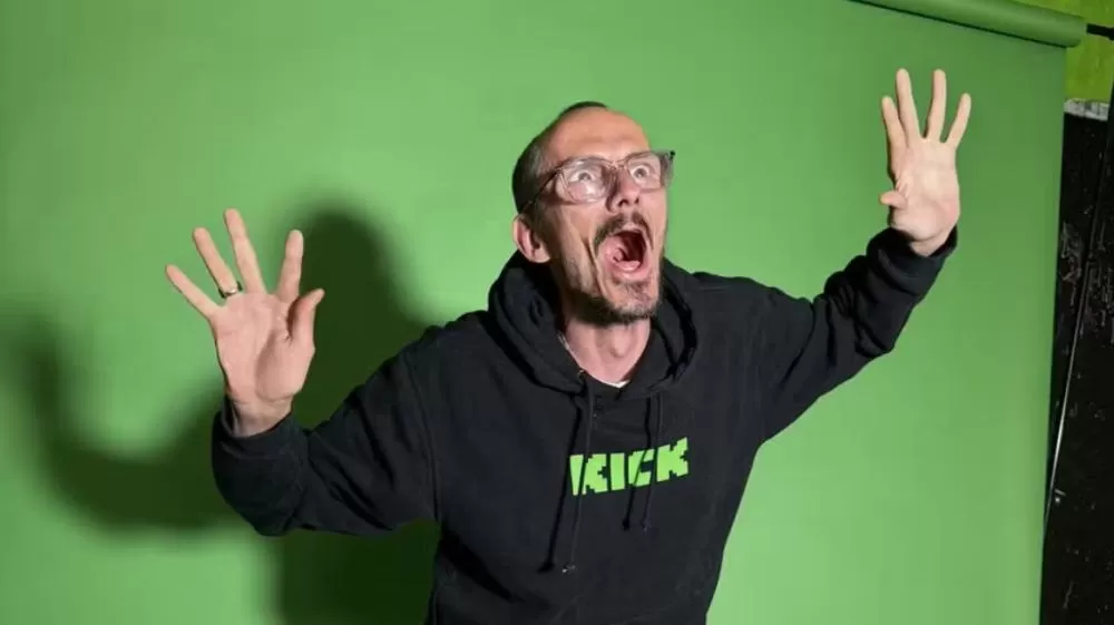 Influenciador morre durante transmissão ao vivo em rede social