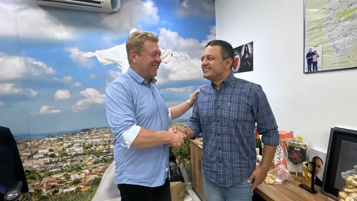 Presidente da Câmara de Gravatá recebe convite para posse do presidente de entidade de turismo, no Paraná