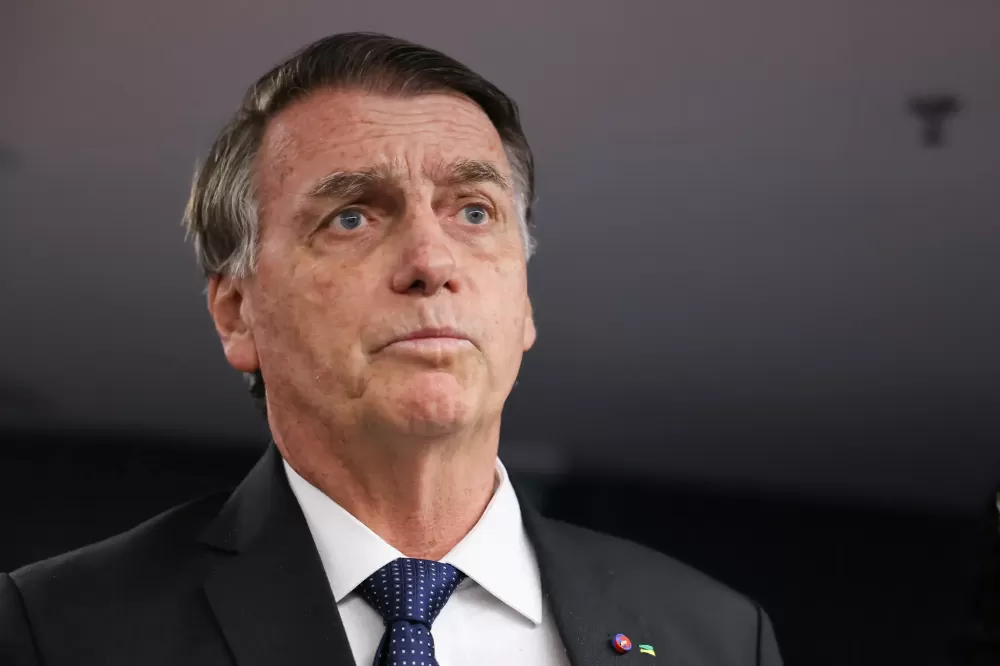 Jair e Eduardo Bolsonaro são indiciados pela PF por coação na ação penal do golpe