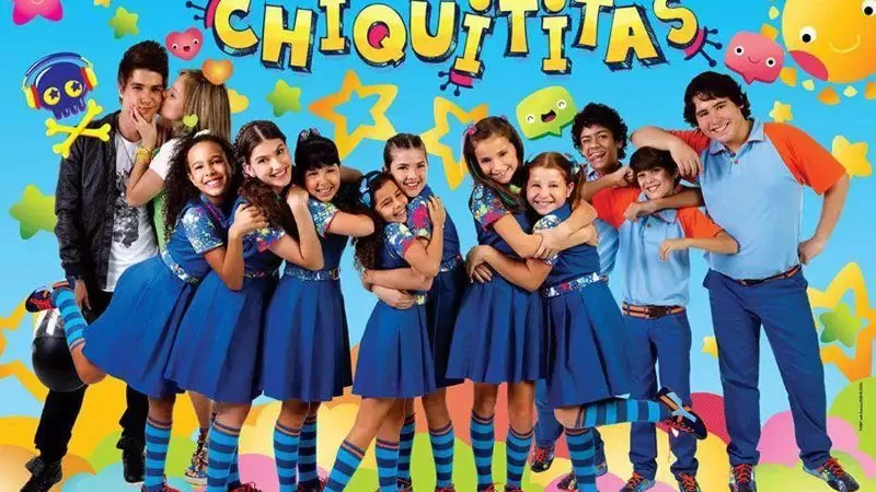 Ex-Chiquititas toma sol sem biquíni durante passeio de lancha e arranca suspiros da web; veja cliques