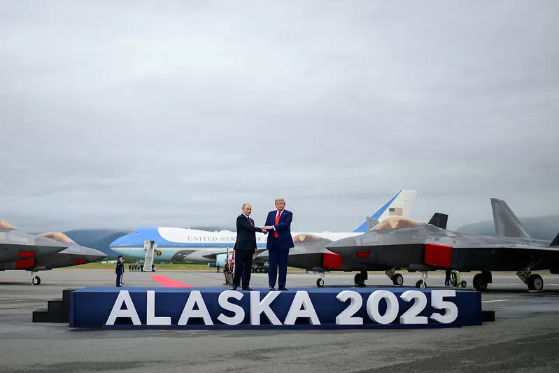 Putin elogia liderança de Trump e diz ver “luz no fim do túnel” nas relações entre Rússia e EUA