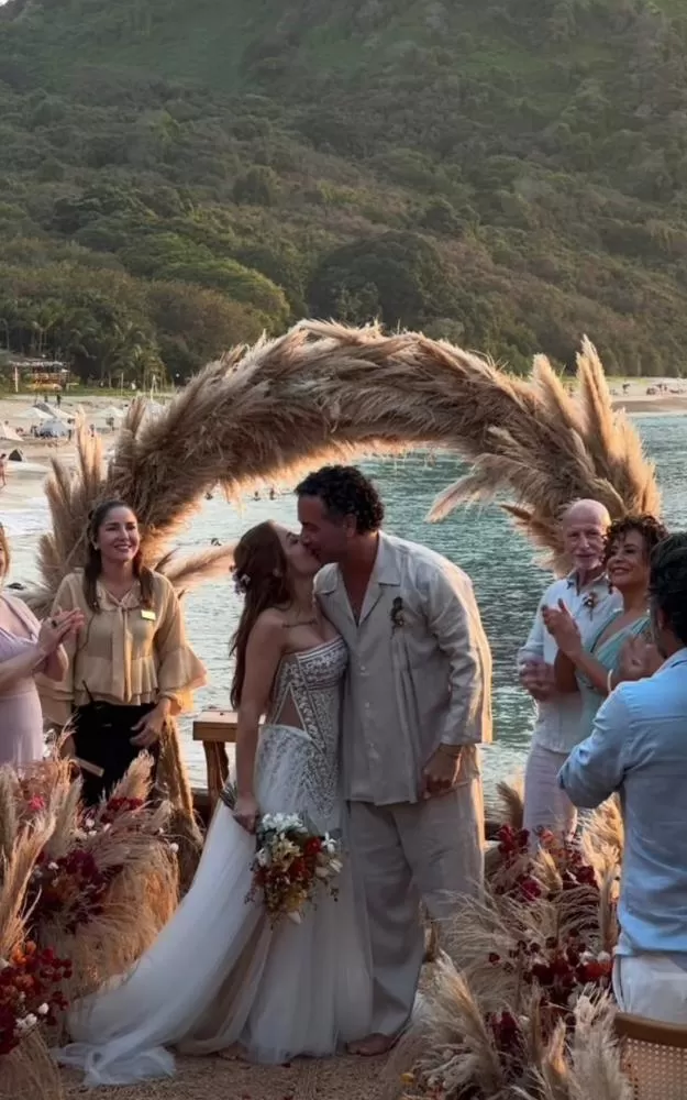 Marco Luque se casa com Jéssica Correia em Fernando de Noronha; veja como foi
