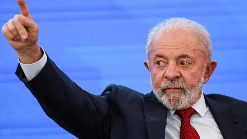 Lula reclama de foto do governo com “um cara sem dente e ainda negro”